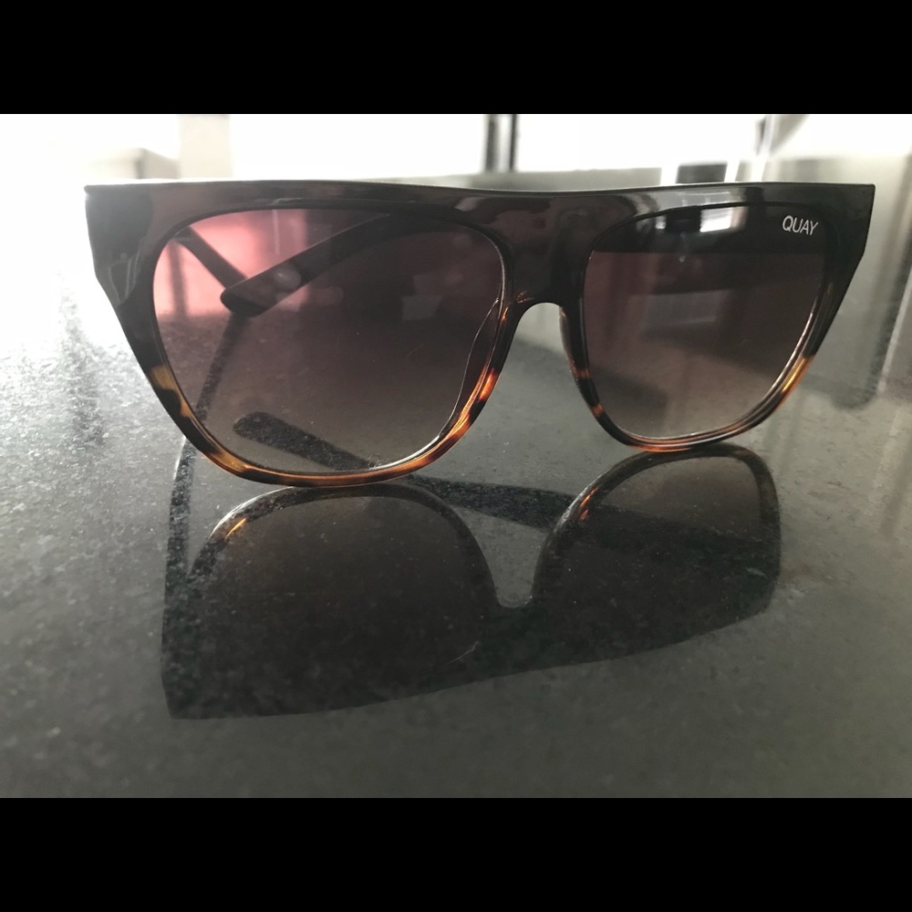 QUAY drama by day sunnies